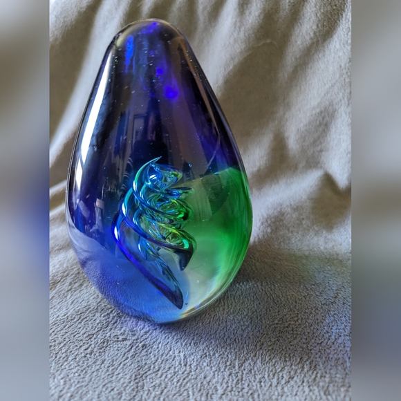 Art Glass Helix Blue and Green Swirls Egg Shaped 4.5" Paperweight - Picture 5 of 8